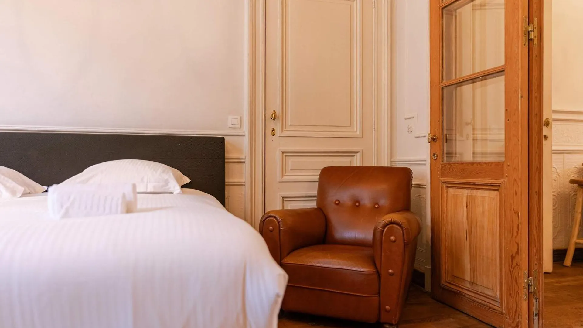 Huswell - Stay At Cape Montigny In Ghent 0*,